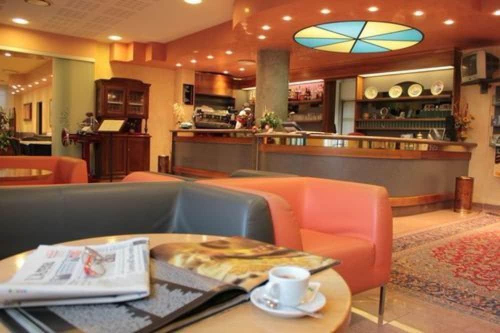 Hotel Eden Валеджо-суль-Мінчо Екстер'єр фото