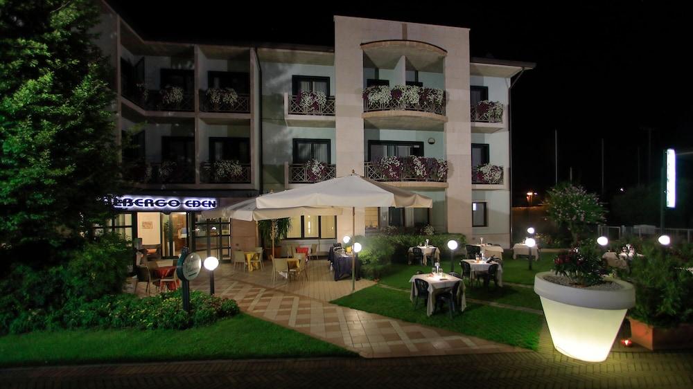 Hotel Eden Валеджо-суль-Мінчо Екстер'єр фото