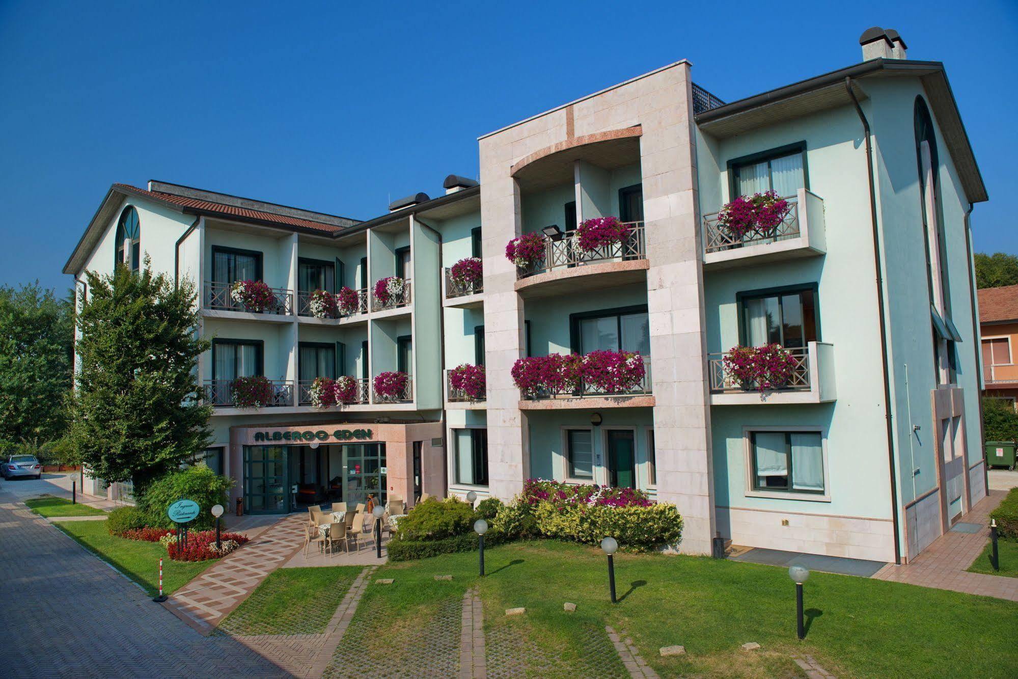 Hotel Eden Валеджо-суль-Мінчо Екстер'єр фото